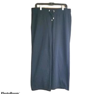 💖2/$15💖 Women's White Lily capri's